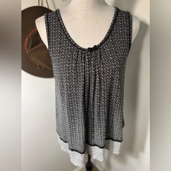 Ellen Tracy, company, M, geometric print, scoop neck w/attached bow contrast hem - Picture 6 of 8